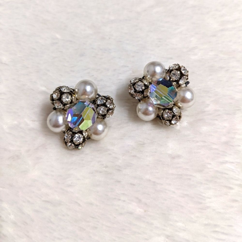 Vintage 60's Rhinestone & Faux Pearl Clip Earrings - Picture 5 of 6